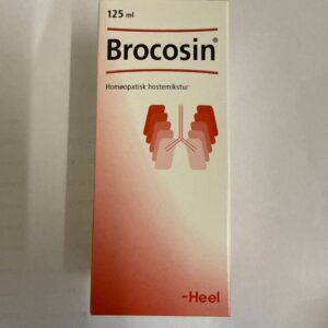 Brocosin hostesaft 125 ml pakke i røde nuancer med illustreret lungegrafik på hvid baggrund
